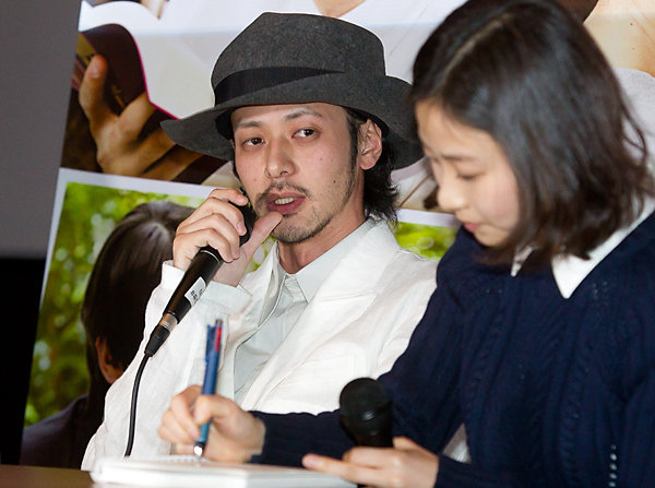 문호 영화 시사회 행복한사전 오다기리조