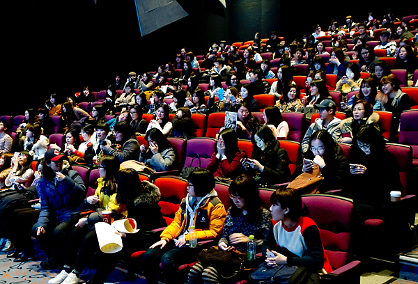 문호 영화 시사회 행복한사전 오다기리조